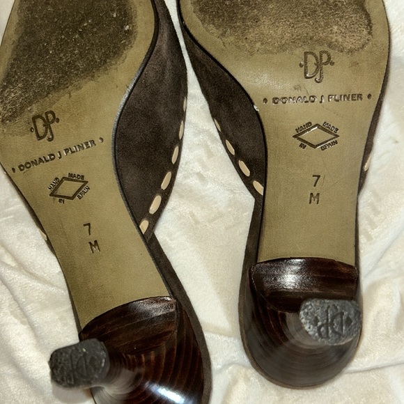 Donald J Pliner “ Latte” slip on heels. Absolutely stunning. Size 7 - Picture 7 of 9